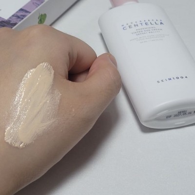 Тонирующий солнцезащитный крем для лица Skin 1004 Madagascar Centella Poremizing Velvet Finish Sunscreen Sachet, 50ml
