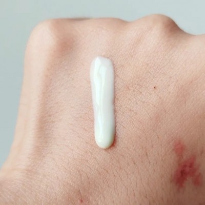 Солнцезащитный крем-молочко для склонной к акне кожи Skin 1004 Madagascar Centella Tea-Trica Soothing Sun Milk, 50ml