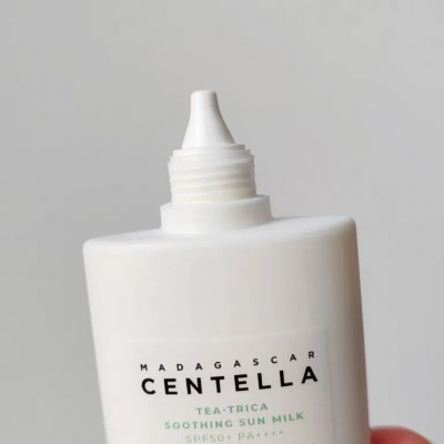 Солнцезащитный крем-молочко для склонной к акне кожи Skin 1004 Madagascar Centella Tea-Trica Soothing Sun Milk, 50ml