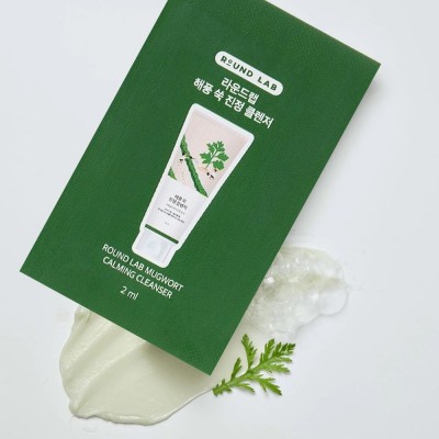 Заспокійлива очищувальна пінка з морським полином Round Lab Mugwort Calming Cleanser 2ml